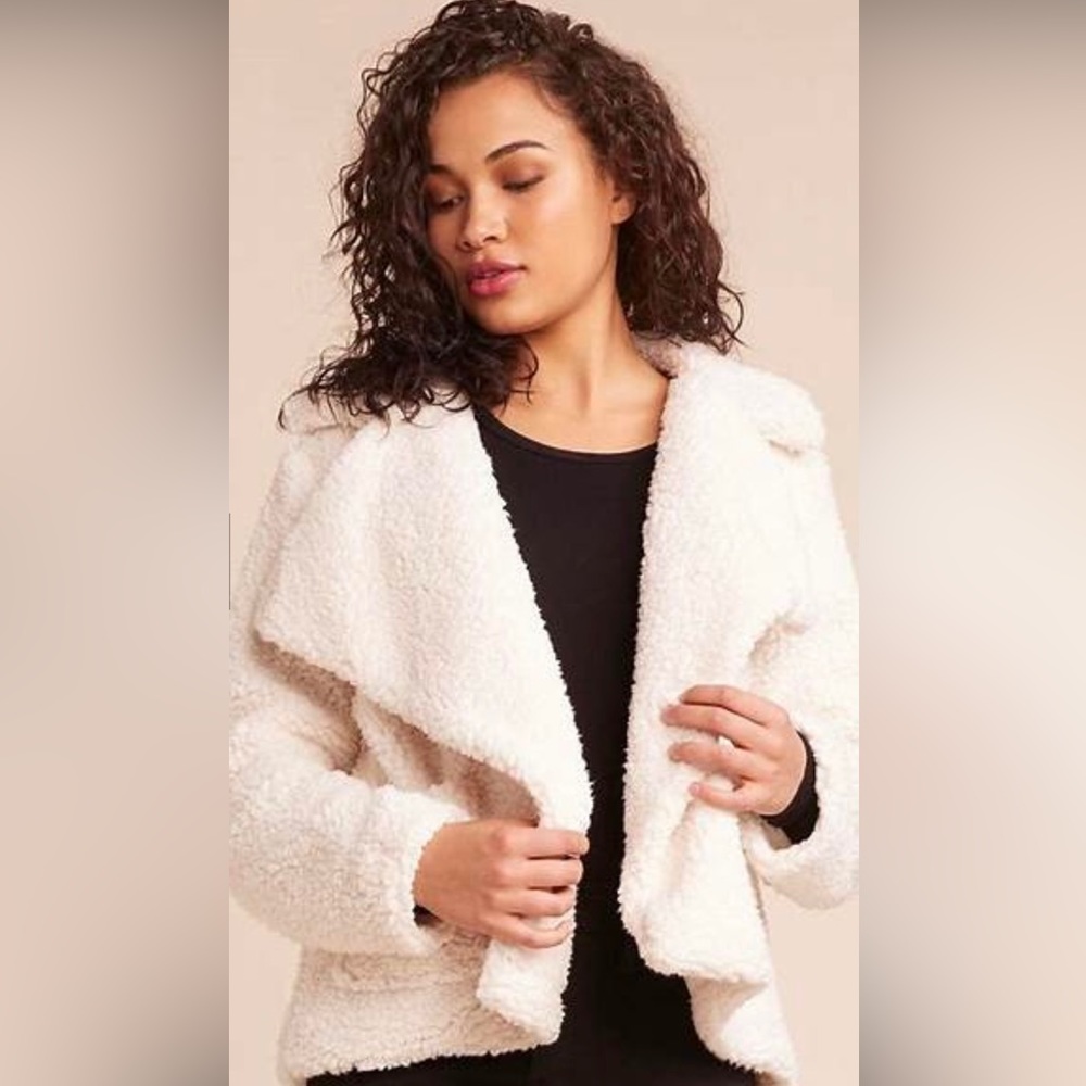 BB Dakota Sherpa jacket. Size M. New, never worn.  Without tags.